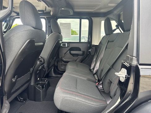 Used 2024 Jeep Wrangler Unlimited Rubicon AWD/4WD image 14