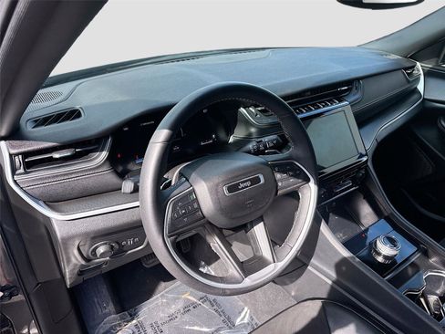 Used 2024 Jeep Grand Cherokee L Laredo image 9