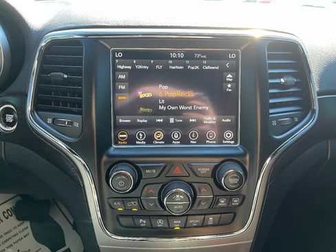 Used 2018 Jeep Grand Cherokee Altitude image 13