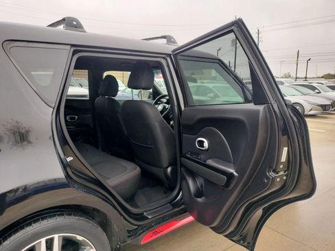 Used 2015 Kia Soul + image 29