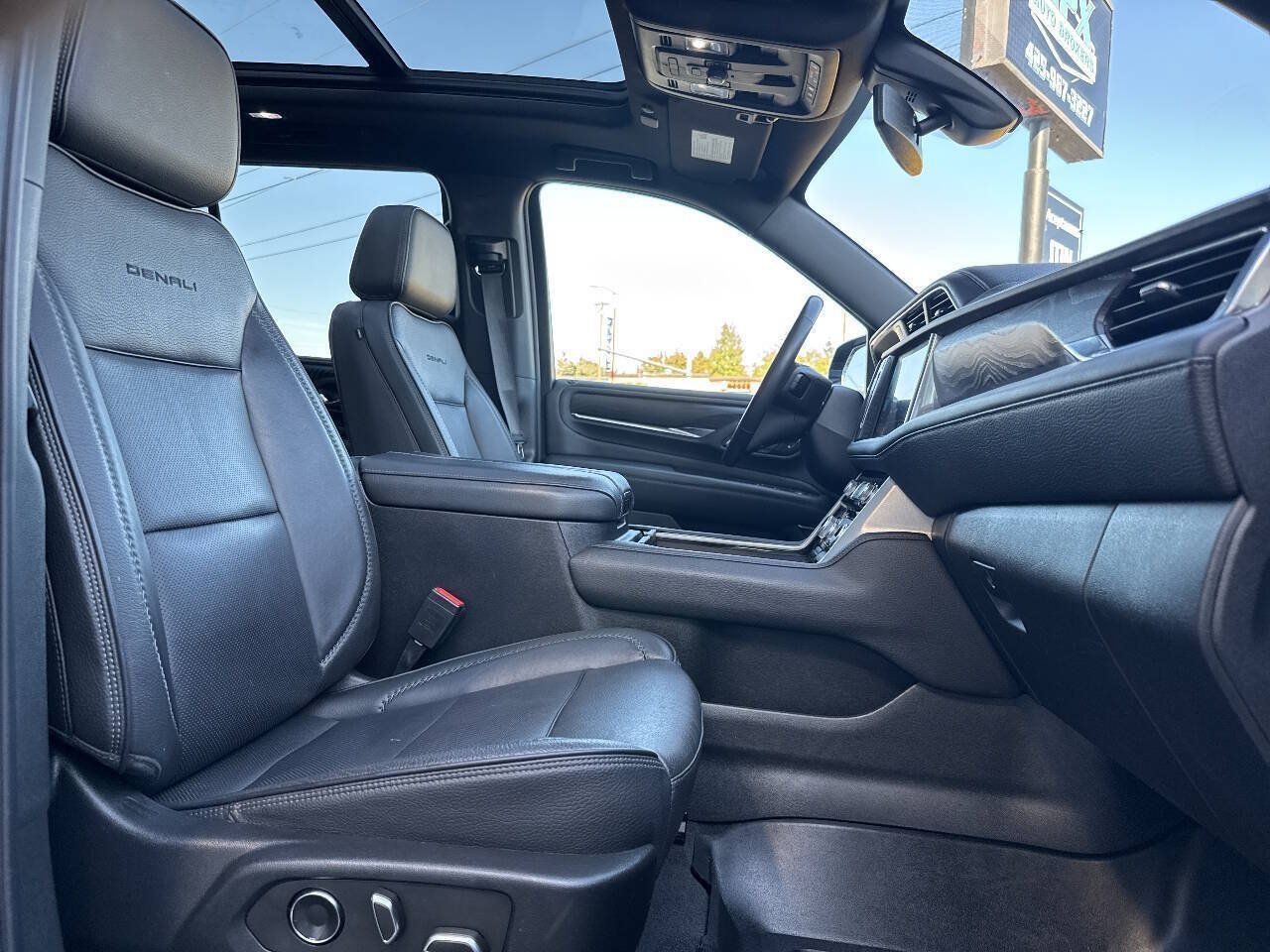 Used 2021 GMC Yukon Denali AWD/4WD image 18