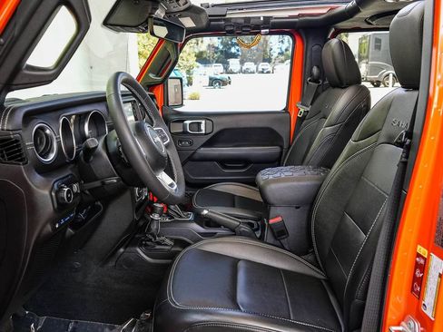 Used 2023 Jeep Wrangler Unlimited Sahara w/ Cold Weather Group AWD/4WD image 17