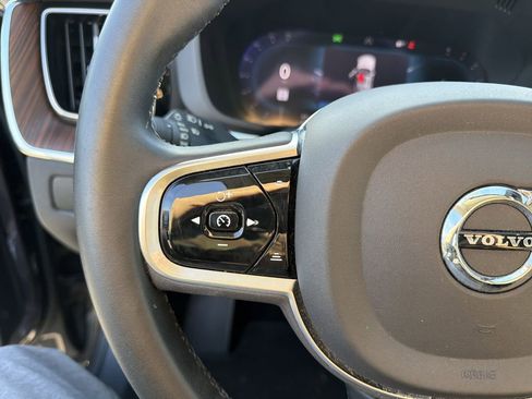 Used 2023 Volvo XC60 B5 Plus FWD image 24
