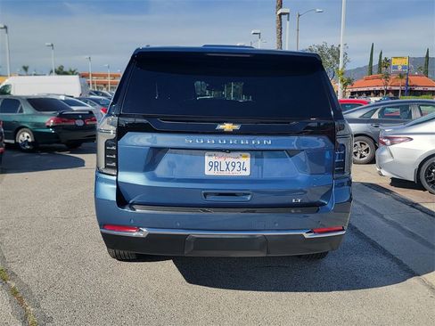 Used 2025 Chevrolet Suburban LT w/ Comfort Package image 7