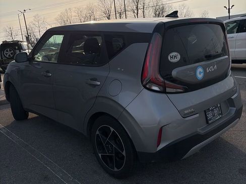 Used 2023 Kia Soul EX image 8