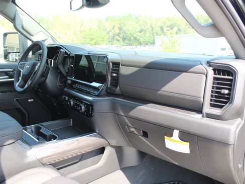 New 2026 Chevrolet Silverado 2500 LTZ w/ LTZ Convenience Package AWD/4WD image 19