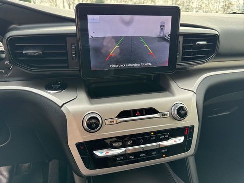 Used 2022 Ford Explorer XLT w/ Class IV Trailer Tow Package image 26