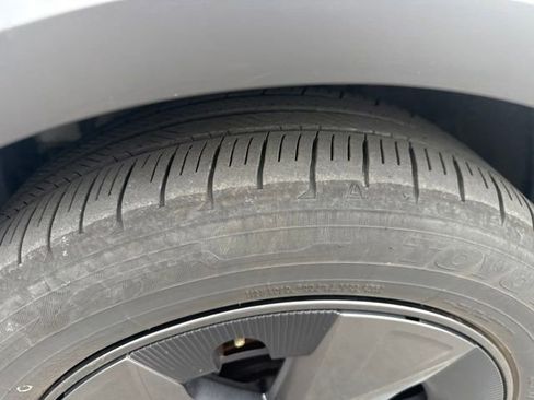 Used 2024 Toyota Prius LE FWD image 10