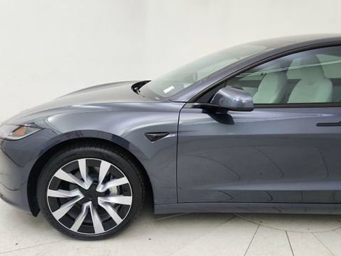 Used 2025 Tesla Model 3 Long Range image 9