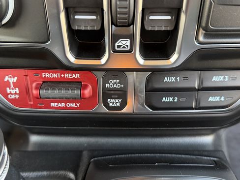 Used 2025 Jeep Wrangler Unlimited Rubicon 392 image 33