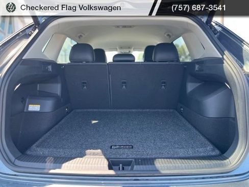 Used 2025 Volkswagen Tiguan SE FWD image 29
