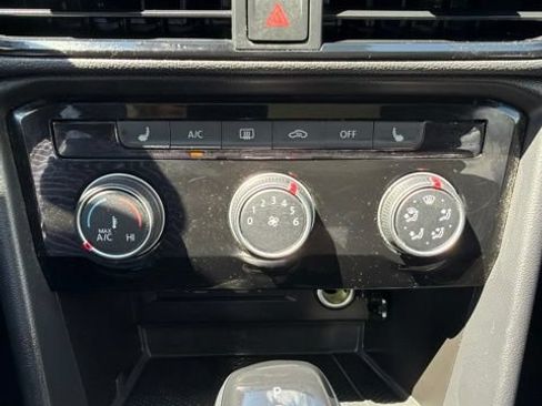 Used 2023 Volkswagen Taos SE w/ Panoramic Sunroof Package AWD/4WD image 25