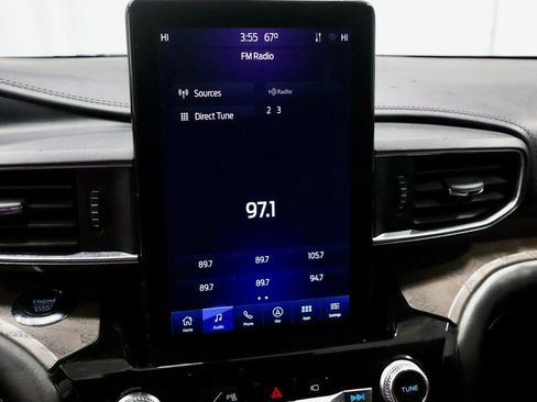 Certified 2022 Ford Explorer Platinum w/ Technology Package image 3