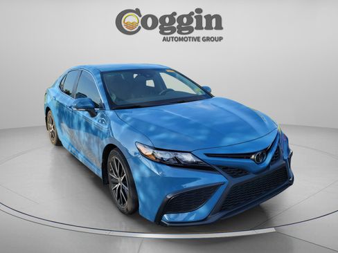 Used 2023 Toyota Camry SE FWD image 7