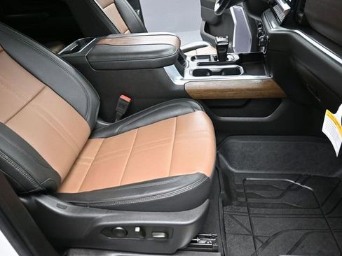 Used 2023 Chevrolet Silverado 1500 High Country w/ High Country Premium Package image 26