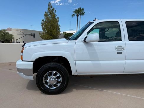 Used 2005 Chevrolet Silverado 3500 LT w/ Heavy-Duty Power Package AWD/4WD image 11