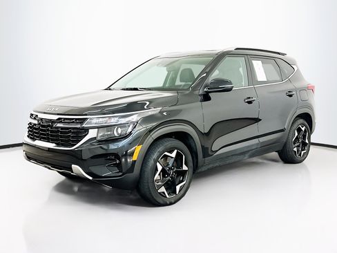 Used 2024 Kia Seltos EX image 3