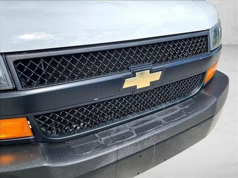 Used 2022 Chevrolet Express 2500 w/ Driver Convenience Package image 27