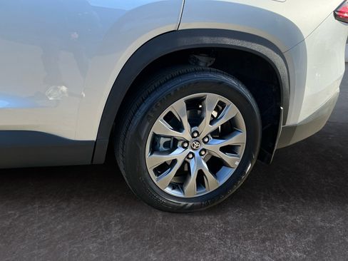 Used 2024 Toyota Grand Highlander Limited image 10