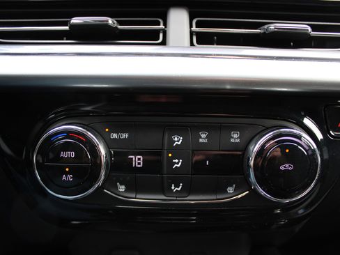 Used 2025 Chevrolet Trax LT w/ LT Convenience Package image 24