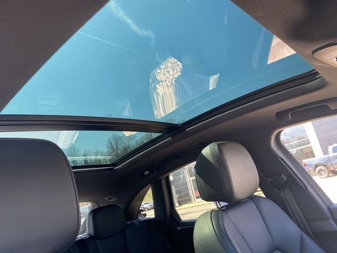 Used 2022 Porsche Macan image 11