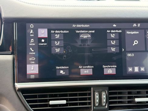 Used 2020 Porsche Cayenne Turbo image 38