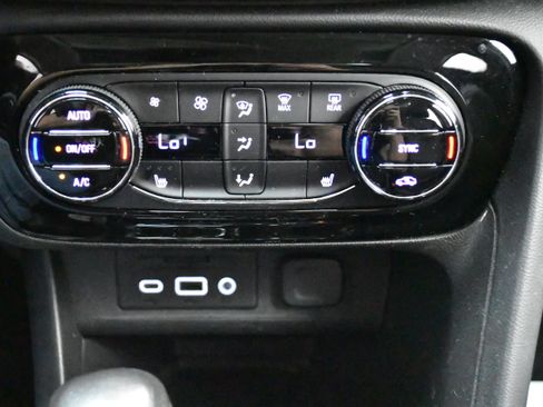 Used 2022 Buick Encore GX Essence w/ Advanced Technology Package AWD/4WD image 30