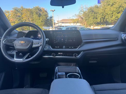 Used 2025 Chevrolet Equinox LT image 18