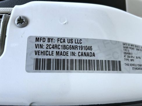Used 2022 Chrysler Pacifica Touring-L FWD image 25