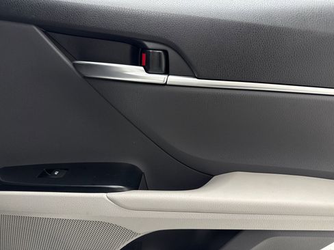 Used 2019 Toyota Camry LE FWD image 43