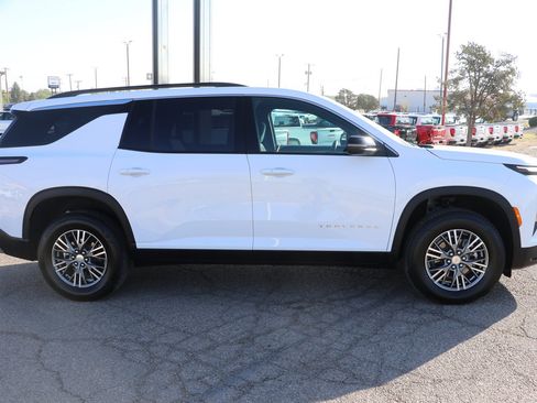 Used 2026 Chevrolet Traverse LT image 8
