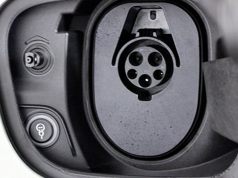 New 2025 Porsche Macan 4S Electric image 19