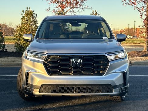 Certified 2024 Honda Pilot EX-L image 3