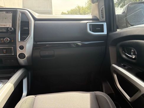 Used 2021 Nissan Titan SV w/ SV Convenience Package RWD image 6