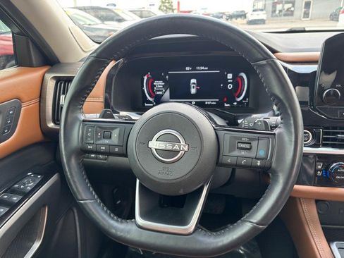 Used 2024 Nissan Pathfinder Platinum AWD/4WD image 14