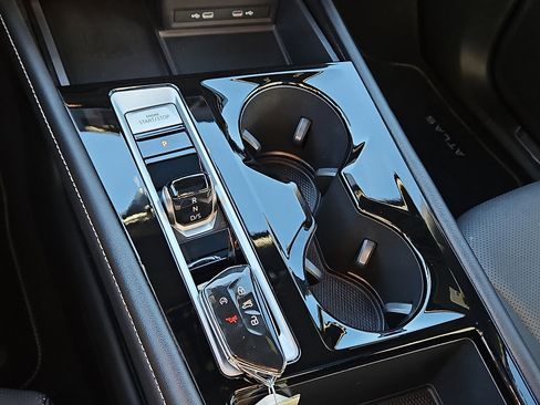 Certified 2024 Volkswagen Atlas Cross Sport SE image 14