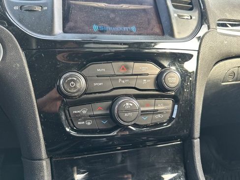 Used 2018 Chrysler 300 S w/ 300S Premium Group image 12