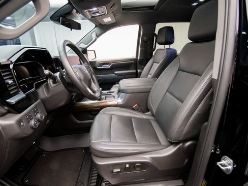 Used 2025 Chevrolet Silverado 1500 LT Trail Boss w/ Convenience Package II AWD/4WD image 10