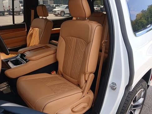 Used 2024 Jeep Grand Wagoneer Series III w/ Rear Seat Video Group 1 AWD/4WD image 34