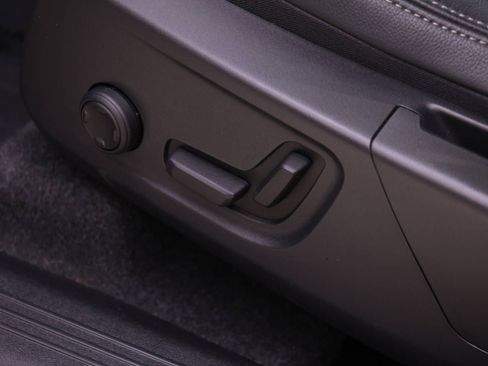 Used 2025 Volvo XC40 B5 Core image 20