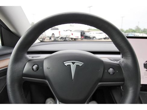 Used 2023 Tesla Model 3 Standard Range image 17