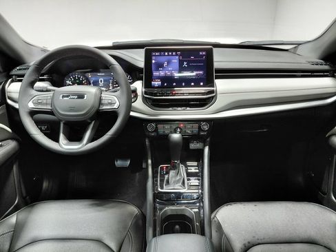 Used 2025 Jeep Compass Limited w/ Sun & Sound Group AWD/4WD image 17