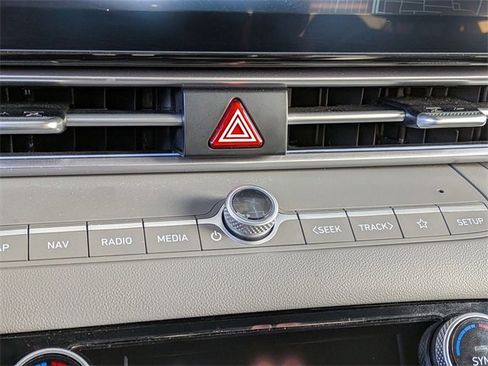 Used 2025 Hyundai Elantra SEL image 23