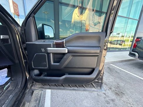 Used 2015 Ford F150 Platinum w/ Equipment Group 701A Luxury AWD/4WD image 10
