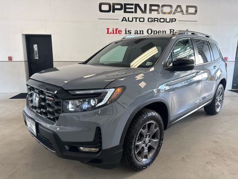 Used 2024 Honda Passport TrailSport image 2