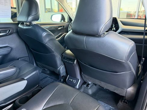 Used 2021 Toyota Highlander Limited FWD image 35