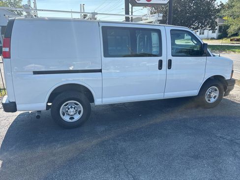 Used 2018 Chevrolet Express 2500 w/ Driver Convenience Package RWD image 2