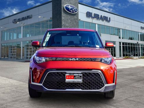 Used 2023 Kia Soul LX image 2