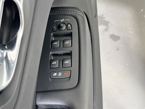 Used 2023 Volvo XC60 B5 Plus w/ Protection Package Premier image 18
