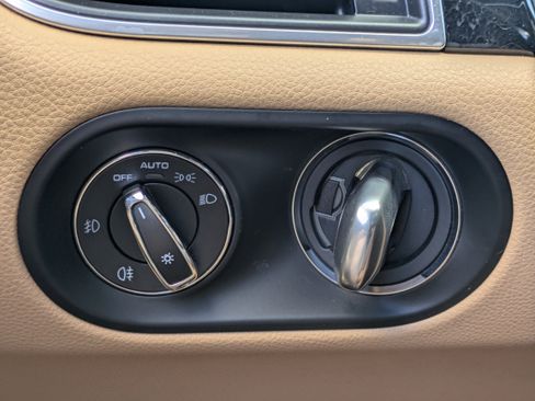 Used 2018 Porsche Macan S image 30